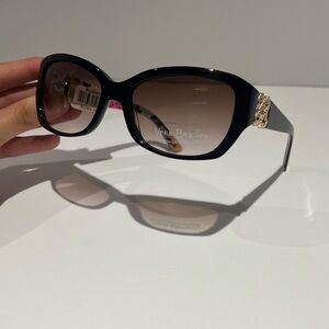 NWT 💖 Vera Bradley Sunglasses